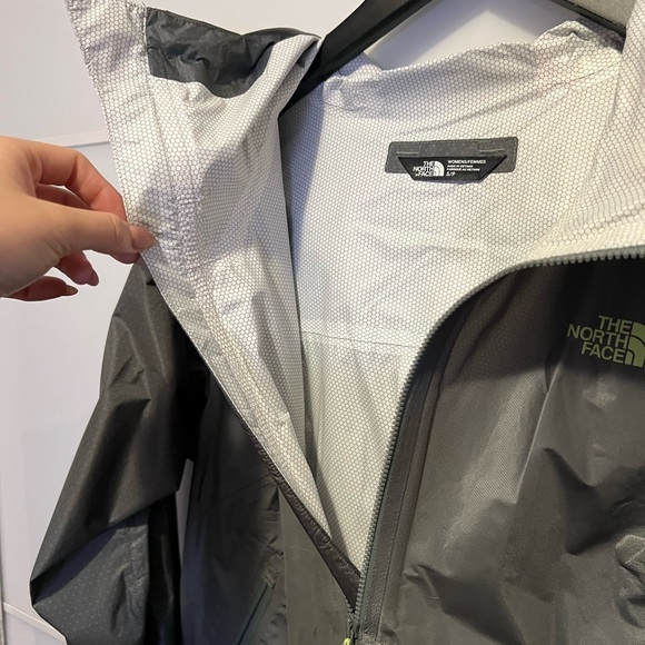 The North Face Windbreaker - Picture 2 of 3